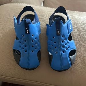 Nike Sunday boys sandal Size 10c